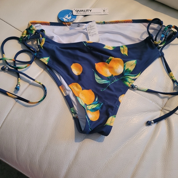 Cupshe fruit bikini bottoms XXL - Picture 1 of 2